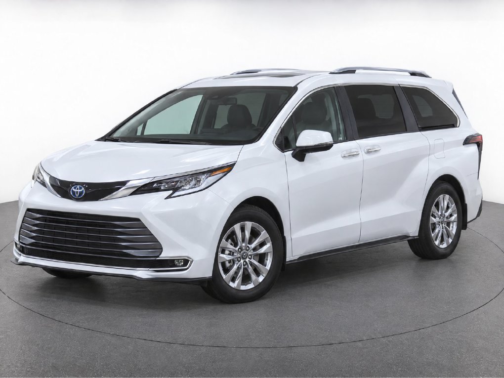 Used 2024 Toyota Sienna Limited FWD image 2