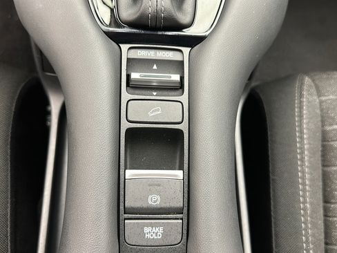 Used 2025 Honda HR-V LX image 19
