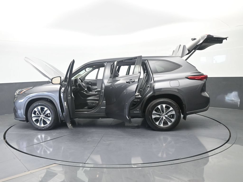 Used 2022 Toyota Highlander XLE AWD/4WD image 73