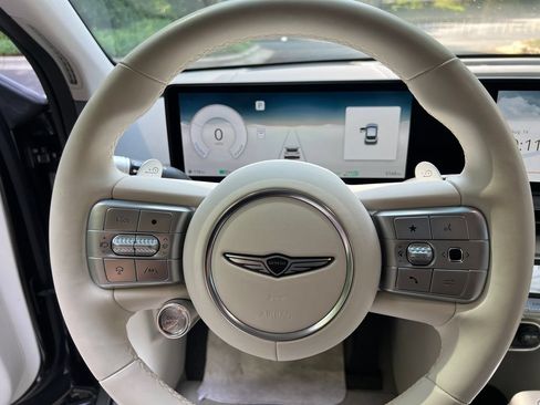 Used 2023 Genesis GV60 Advanced AWD/4WD image 7