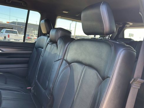 Used 2024 Jeep Wagoneer Series II w/ Flexible Seating Group image 19