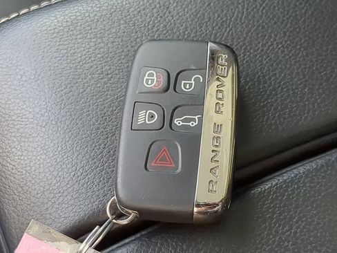 Used 2019 Land Rover Range Rover Velar S image 36