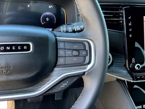 Used 2023 Jeep Wagoneer L Series III w/ Preferred Equipment Group image 23