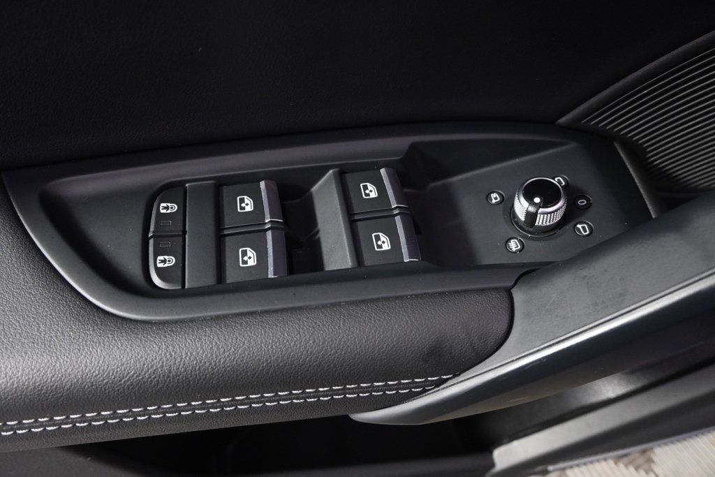 Used 2023 Audi SQ5 Prestige AWD/4WD image 23