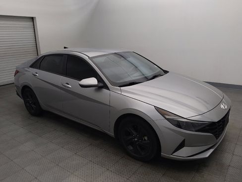 Used 2023 Hyundai Elantra SEL image 11