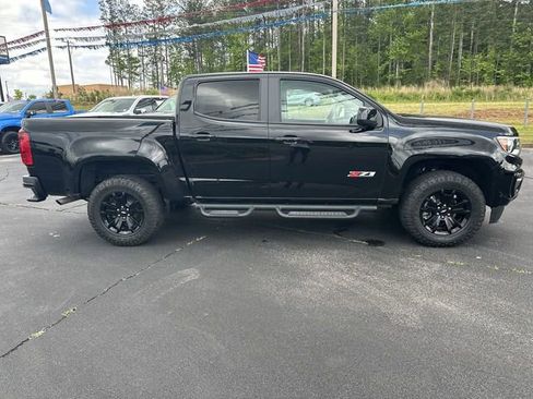 Certified 2022 Chevrolet Colorado Z71 w/ Z71 Midnight Edition AWD/4WD image 9