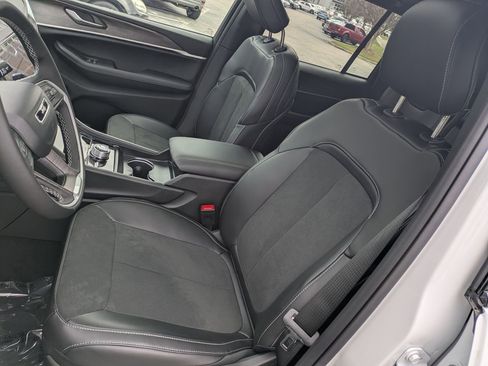 New 2026 Jeep Grand Cherokee Altitude AWD/4WD image 18