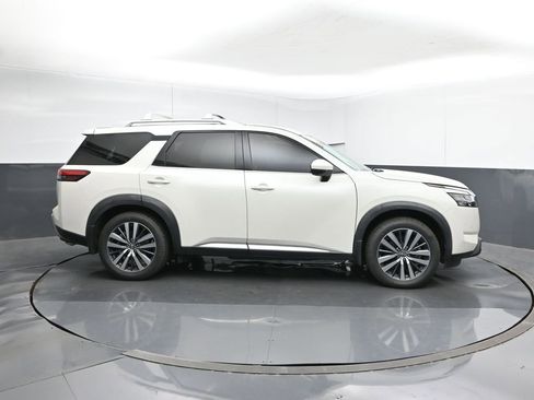 Used 2022 Nissan Pathfinder Platinum w/ Cargo Package image 6