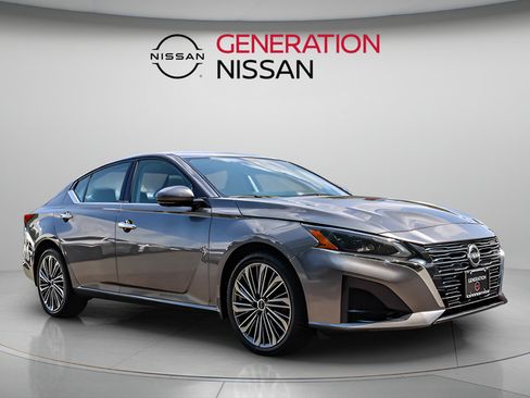 Certified 2024 Nissan Altima 2.5 SL AWD/4WD image 1