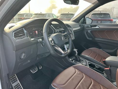 Used 2024 Volkswagen Tiguan SEL R-Line image 16
