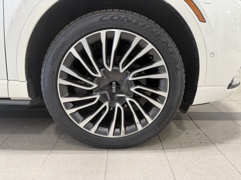 Used 2022 Lincoln Corsair AWD w/ Premium Package image 2