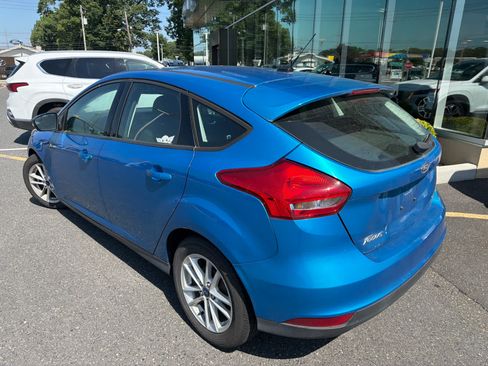 Used 2017 Ford Focus SE FWD image 4