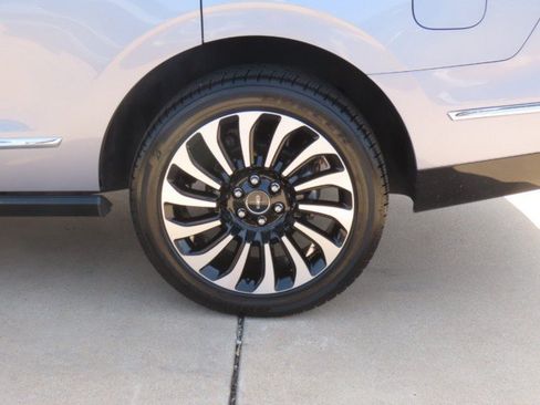 Used 2022 Lincoln Navigator Black Label AWD/4WD image 16