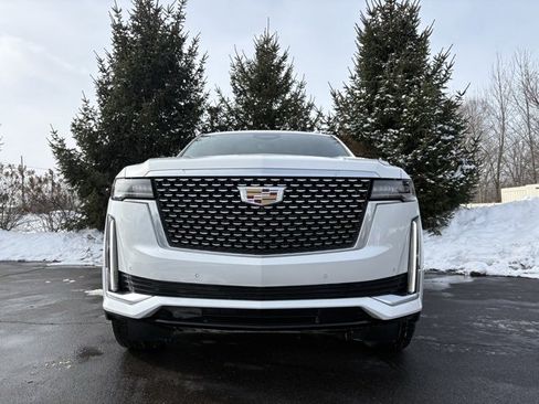 Used 2022 Cadillac Escalade Premium Luxury image 12