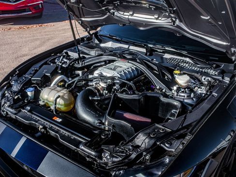 Used 2022 Ford Mustang Shelby GT500 w/ Carbon Fiber Track Pack image 36