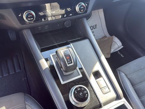 Used 2024 Mitsubishi Outlander SE Black Edition image 21