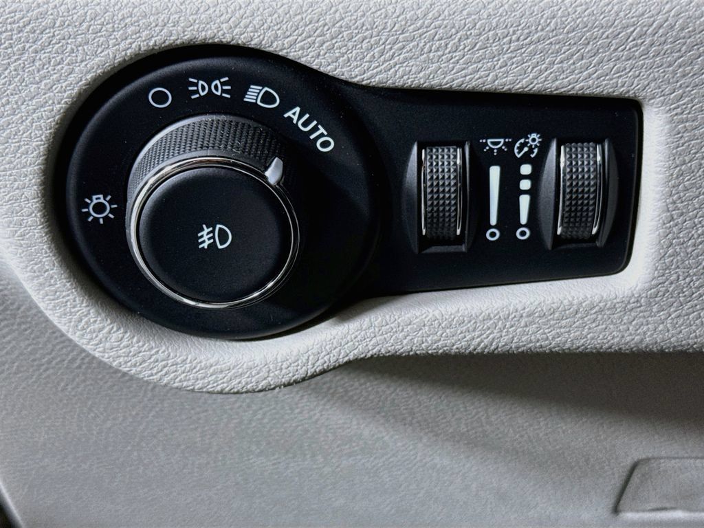 Used 2022 Chrysler Pacifica Limited FWD image 10