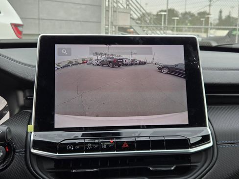 New 2026 Jeep Compass Latitude image 8