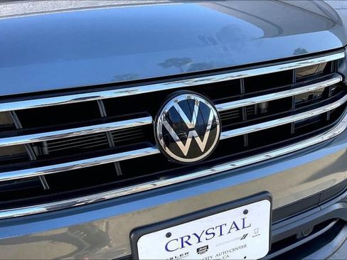 Used 2022 Volkswagen Tiguan SE w/ Panoramic Sunroof Package AWD/4WD image 30