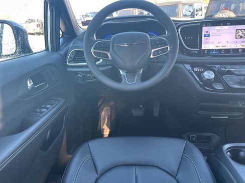 New 2026 Chrysler Pacifica Select image 14