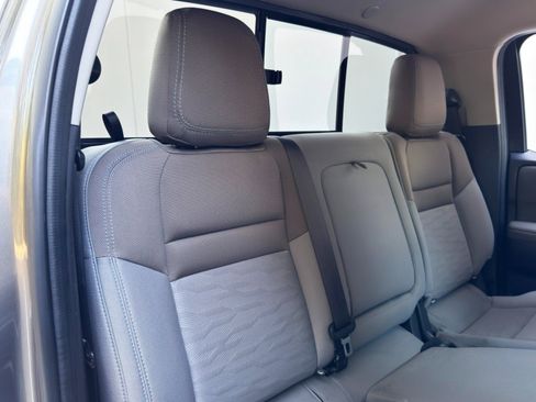 Used 2022 Nissan Frontier SV RWD image 32