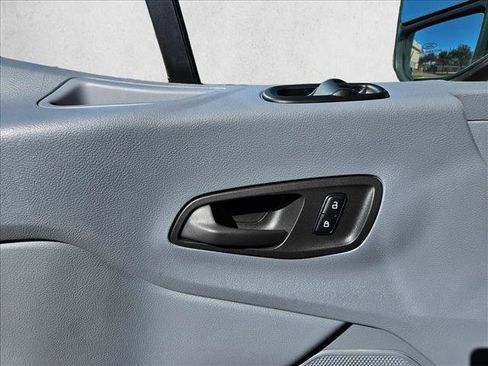 Used 2019 Ford Transit 150 XLT image 9