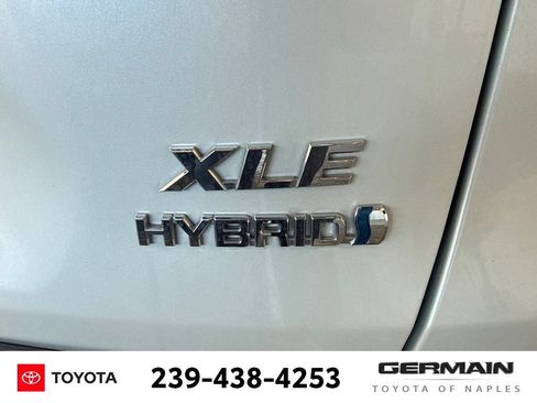 Used 2022 Toyota RAV4 XLE Premium AWD/4WD image 9