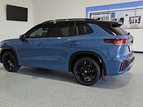 New 2026 Volkswagen Tiguan SE R-Line FWD image 7