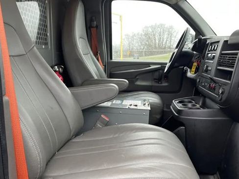 Used 2015 Chevrolet Express 2500 RWD image 12