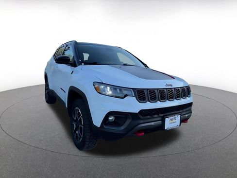 Used 2025 Jeep Compass Trailhawk AWD/4WD image 3