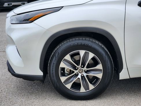Used 2021 Toyota Highlander XLE FWD image 27