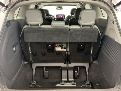 Used 2021 Toyota Sienna XLE FWD image 30