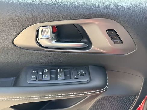 New 2026 Chrysler Pacifica Select image 11