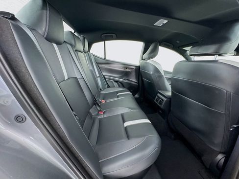 Used 2025 Toyota Camry SE image 32