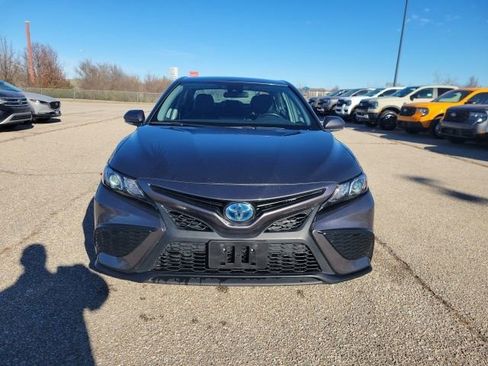 Used 2024 Toyota Camry SE image 18