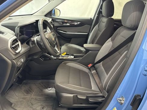 Used 2024 Chevrolet TrailBlazer LT w/ LT Cold Weather Package FWD image 10