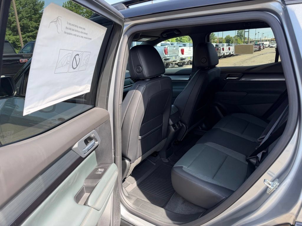 New 2027 GMC Terrain AT4 w/ Technology Package II AWD/4WD image 13