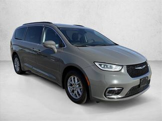 Used 2022 Chrysler Pacifica Touring-L FWD video 3