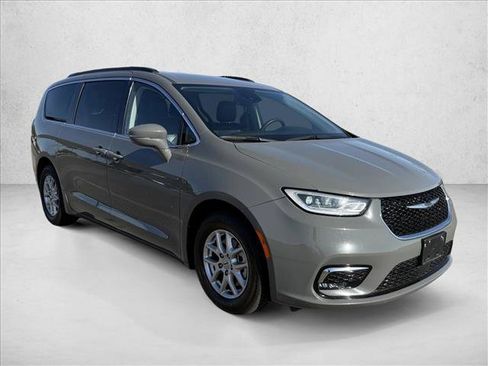 Used 2022 Chrysler Pacifica Touring-L FWD image 3