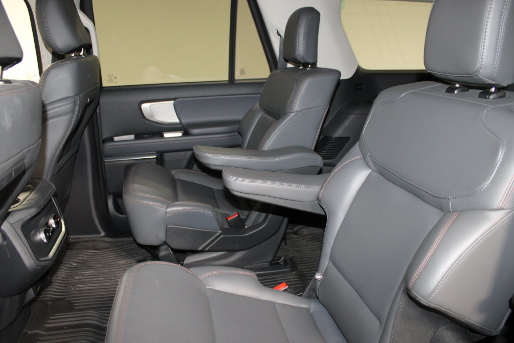 Used 2025 Ford Expedition Max Active AWD/4WD image 13
