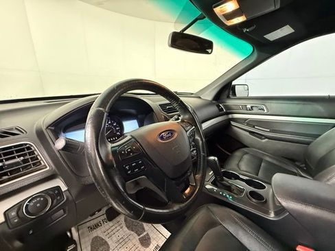 Used 2016 Ford Explorer XLT w/ Equipment Group 202A image 6