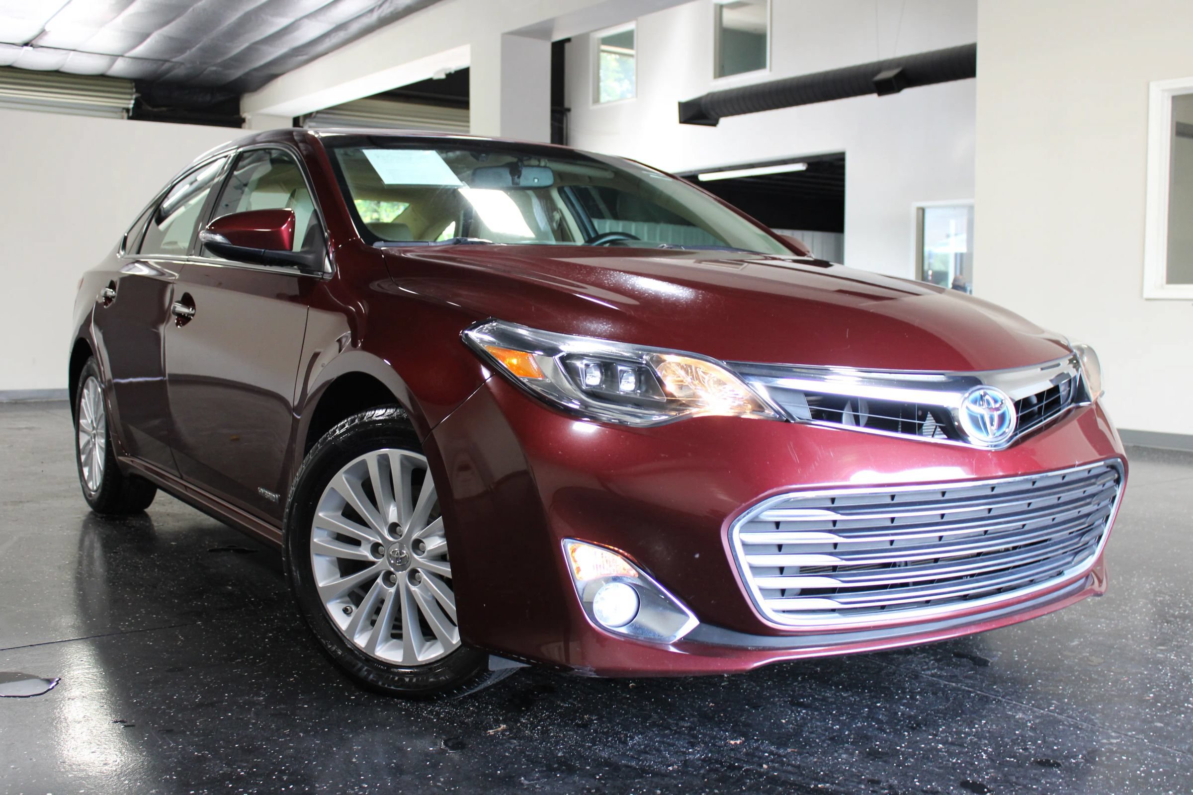 Used 2014 Toyota Avalon XLE Touring FWD image 38
