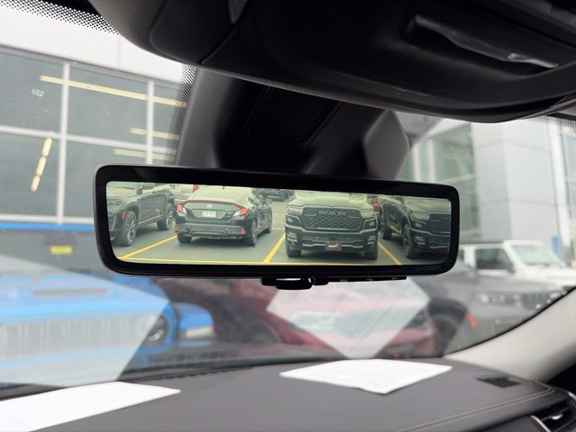 Used 2023 Jeep Grand Cherokee L Limited w/ Luxury Tech Group II AWD/4WD image 11