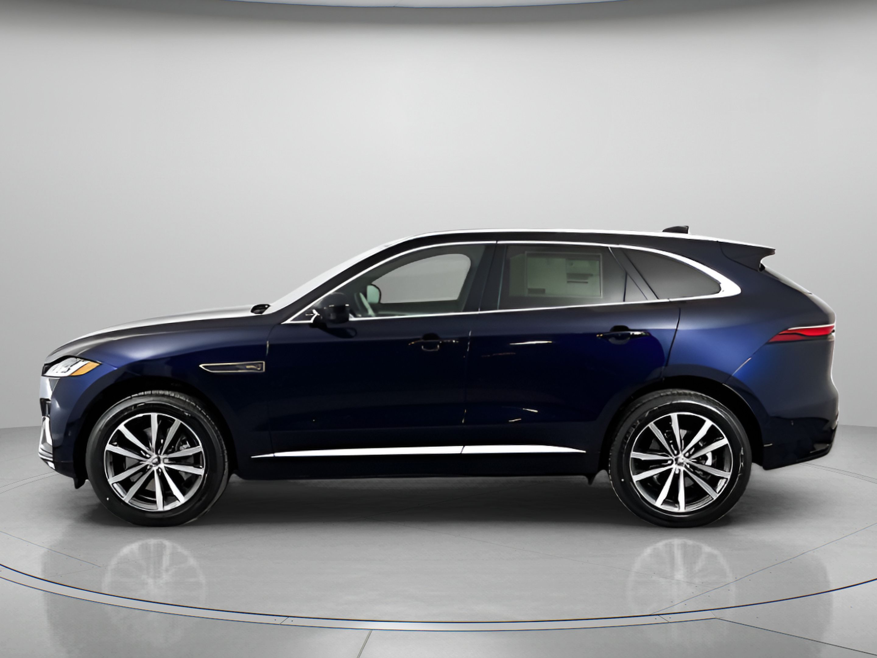 Used 2026 Jaguar F-PACE R-Dynamic S AWD/4WD image 2