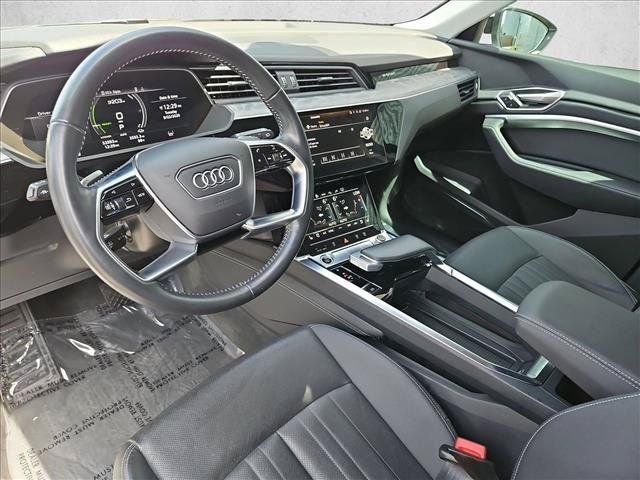 Used 2021 Audi e-tron Premium Plus w/ Premium Plus Package AWD/4WD image 12