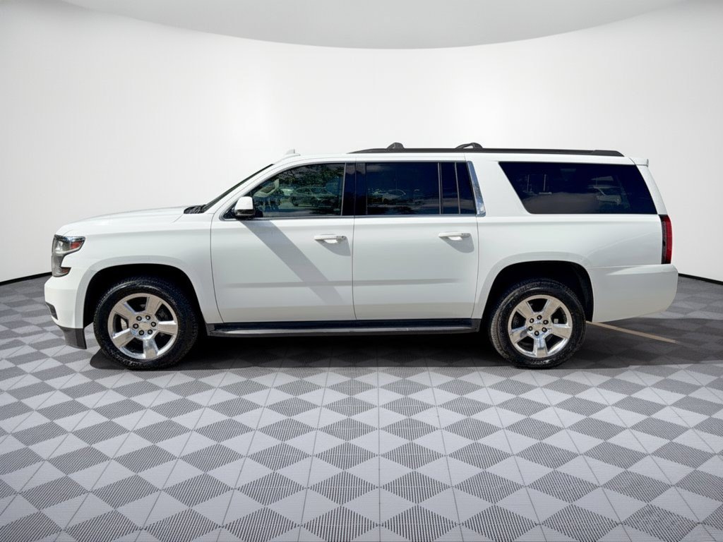Used 2020 Chevrolet Suburban LT w/ Luxury Package RWD image 2