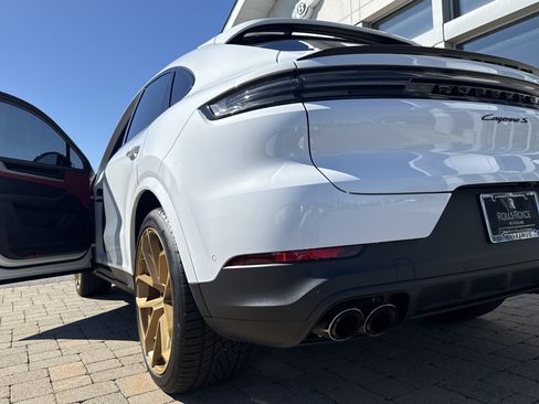 Used 2025 Porsche Cayenne S AWD/4WD image 35