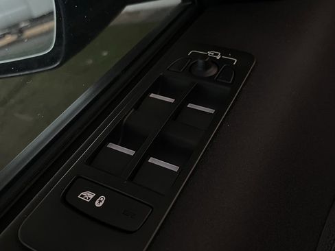 Used 2021 Land Rover Discovery Sport SE image 24