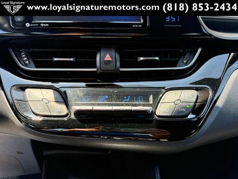 Used 2018 Toyota C-HR XLE FWD image 24