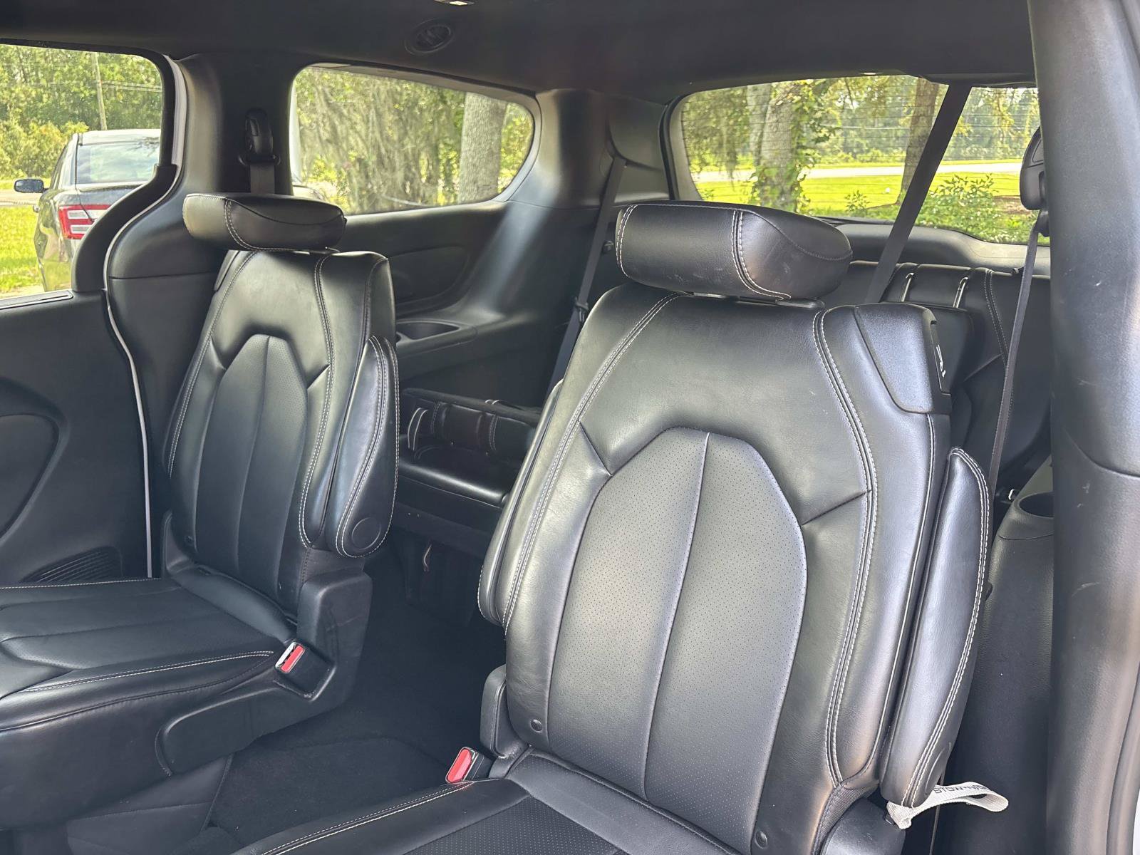Certified 2025 Chrysler Pacifica Select FWD image 12